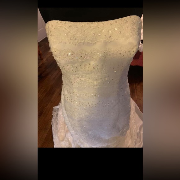Wedding dress size 10, never worn (for the big day) or altered. - Picture 7 of 7